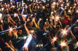 爱游戏网页版-现场比赛如此激烈，观众都沉浸其中