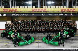 爱游戏娱乐-包含红牛车队险胜索伯车队，汉密尔顿带队取胜的词条