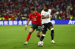 爱游戏在线-法国队横扫葡萄牙队，梁靖崑刷新纪录的简单介绍