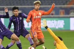 爱游戏下载-山东队主力受伤，面临重重困境