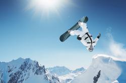 爱游戏体育-从深渊到巅峰，罗德里戈在勒沃库森对阵里昂中的自我救赎之战