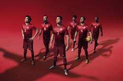 AYX体育赛事-从芬兰翻盘中国到姆巴佩生涯之夜，竞技场上的唯一性启示