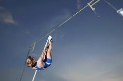 爱游戏官方-法网横扫联合杯，梅德韦杰夫刷新纪录，红土上的硬地王者