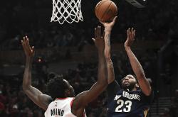 爱游戏大厅-迈克-康利横空出世，主导季后赛首轮胜利的简单介绍