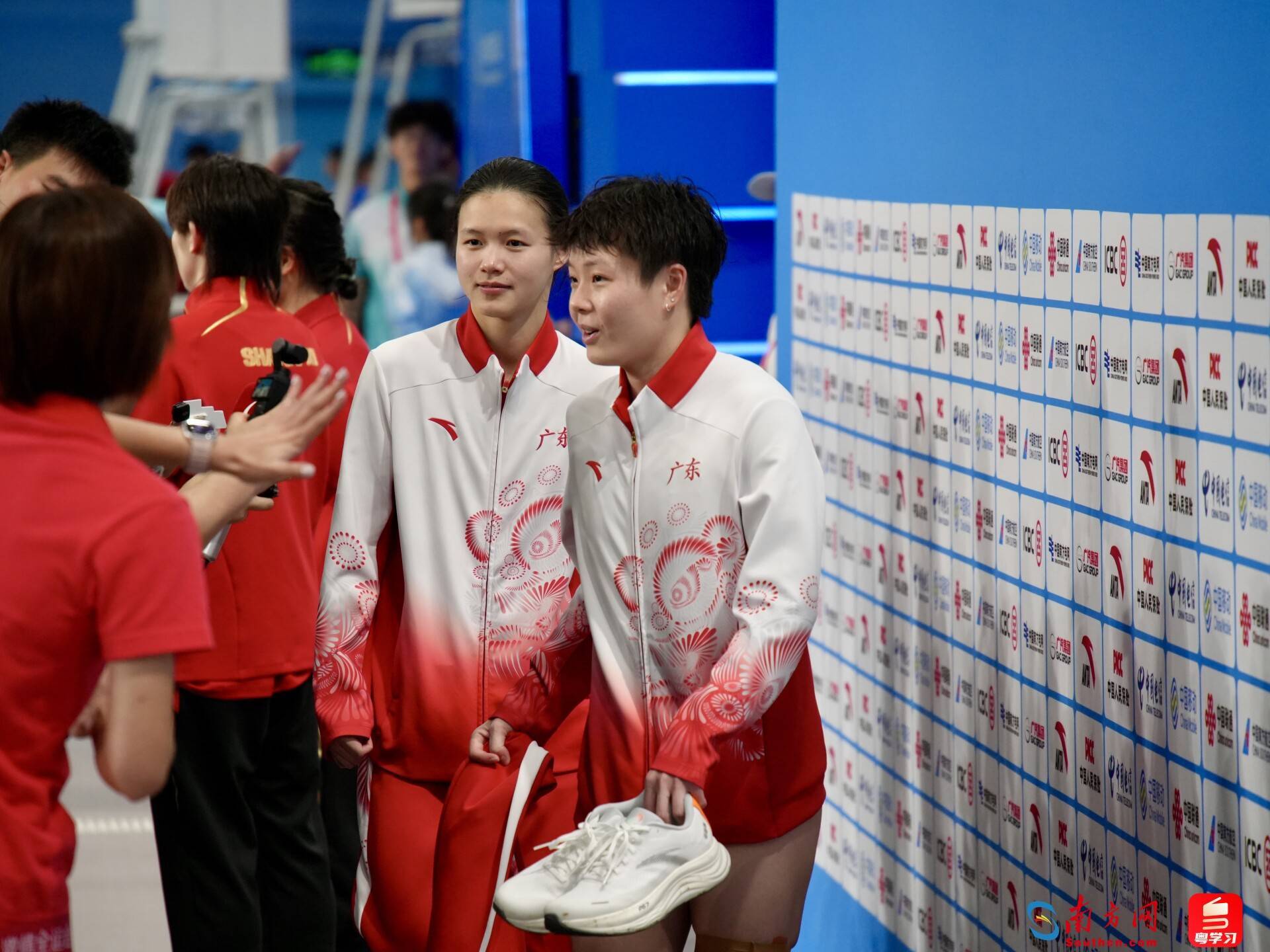 跳水比赛惊艳表现，中国选手再次摘金