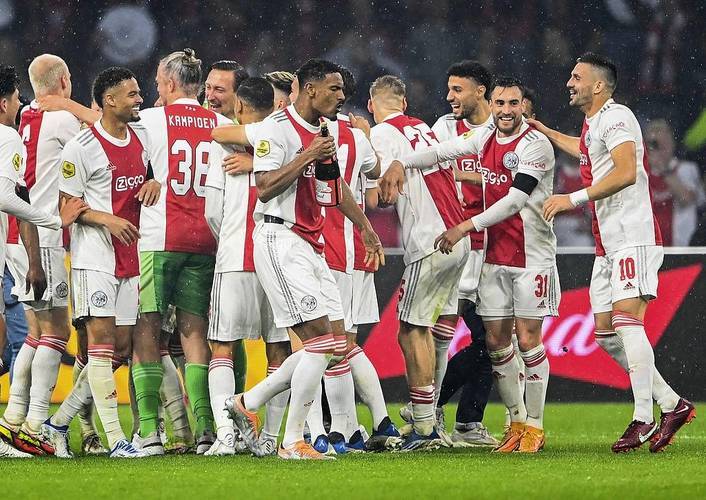 关于阿贾克斯遭遇重创，荷甲劲旅夜晋级赛场的信息