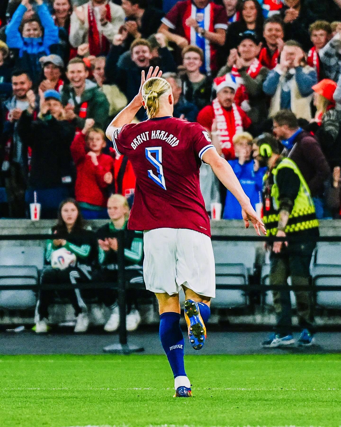 包含见证强强对话，足球场上的精彩较量的词条