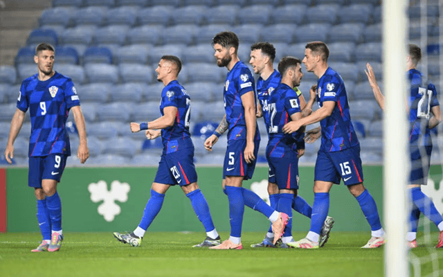 包含克罗地亚队击败对手，成功杀入淘汰赛的词条