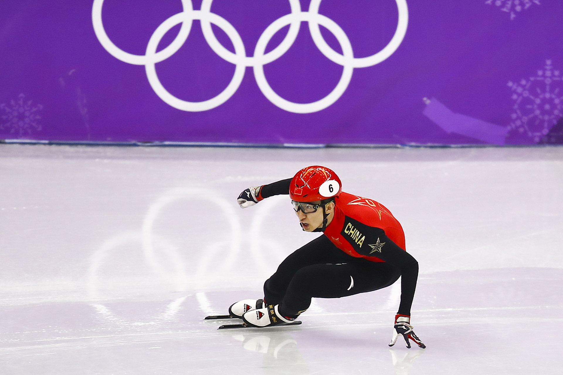 挪威冰壶选手技高一筹夺得金牌 挪威冰壶选手技高一筹夺得金牌