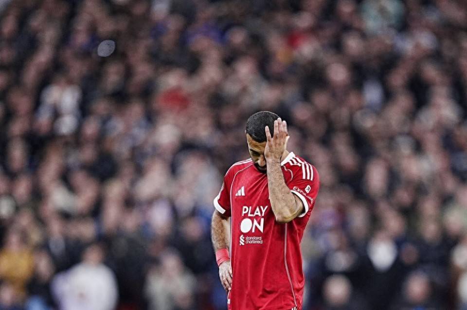 曼联客场惨败,遭遇连败危机 曼联客场惨败,遭遇连败危机