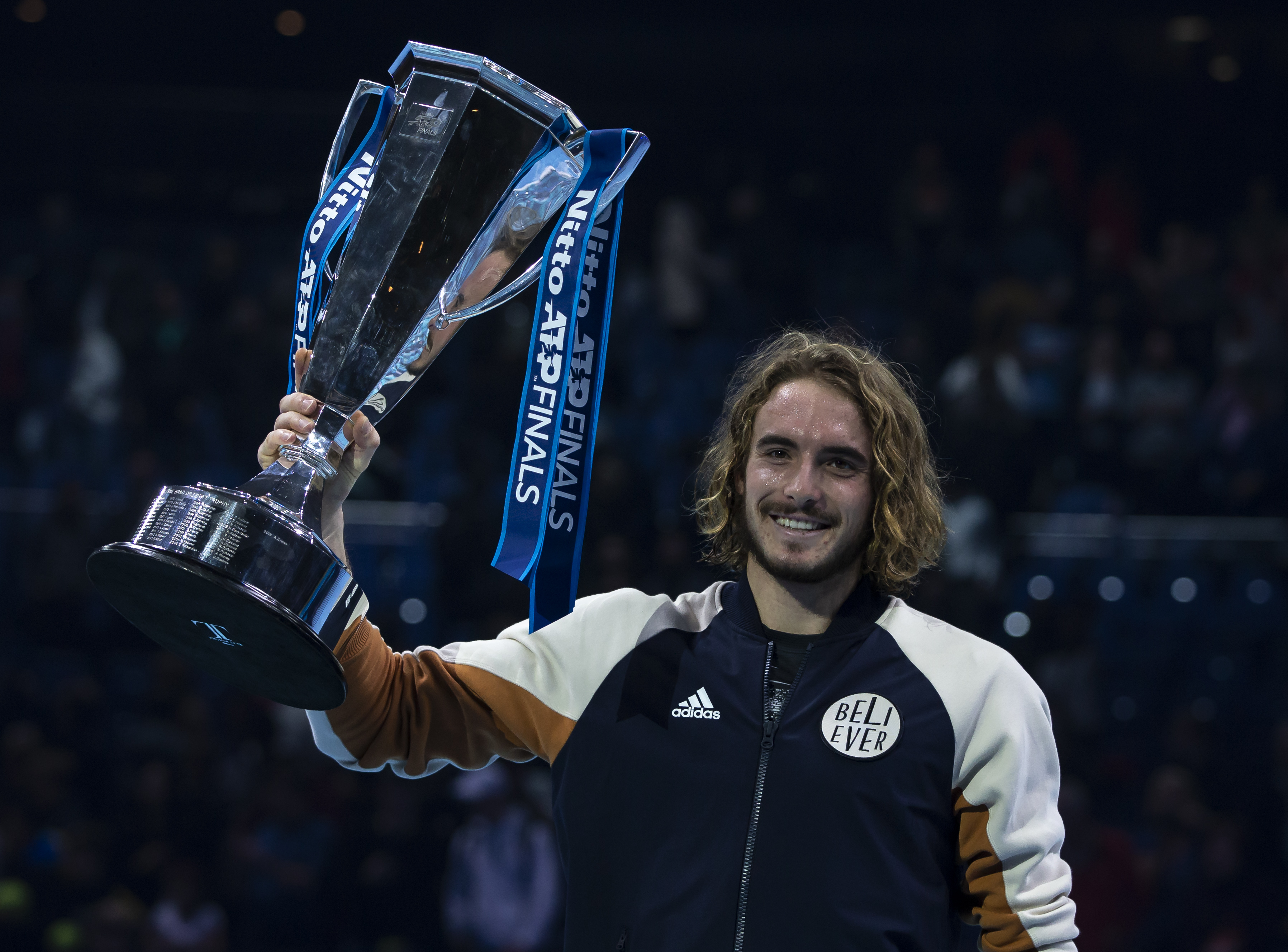 包含欧洲网球队横扫英国网球队，西西帕斯高光表现的词条