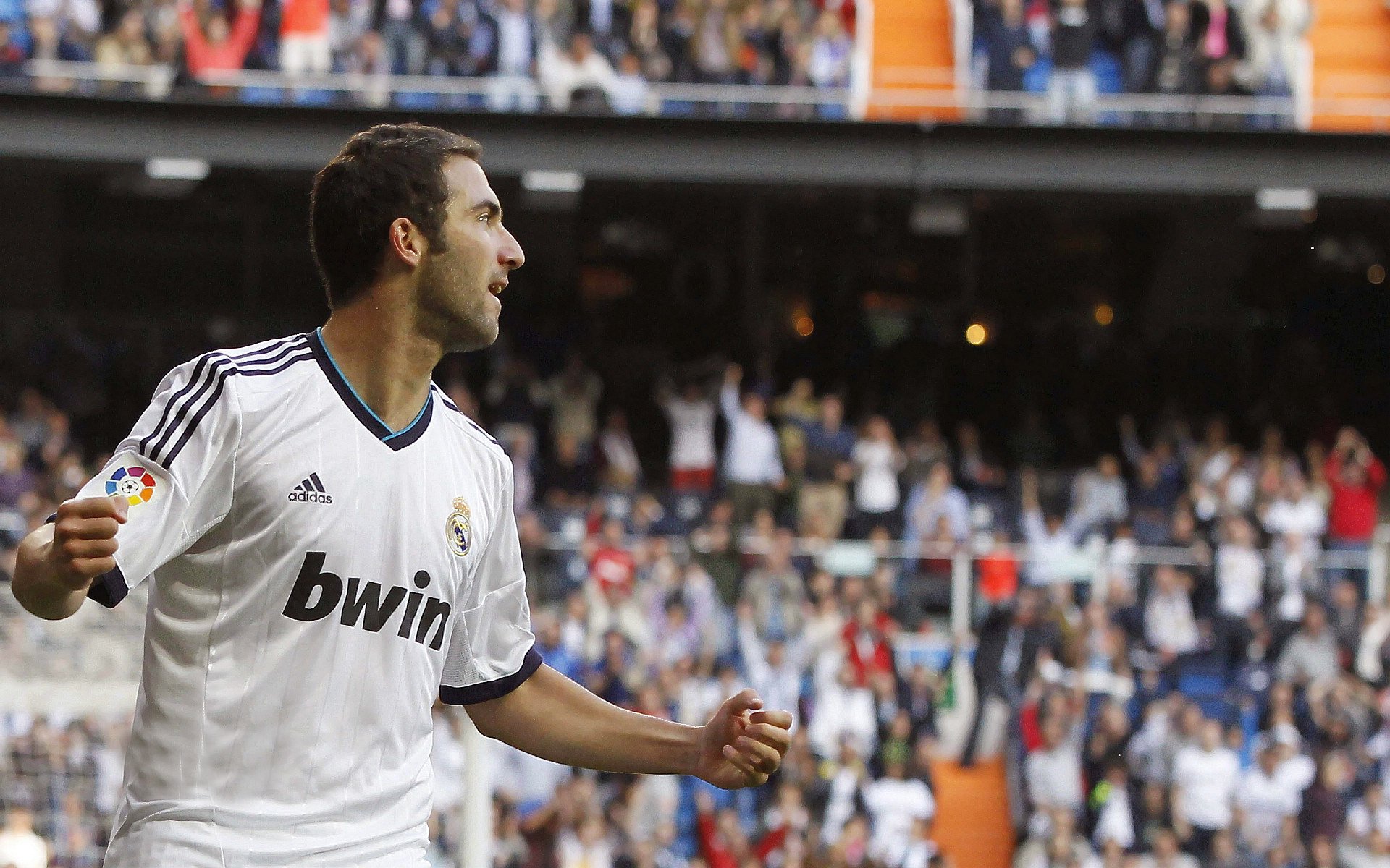 绿茵场外的绝杀回响，当西甲德比遇见NBA压哨时刻