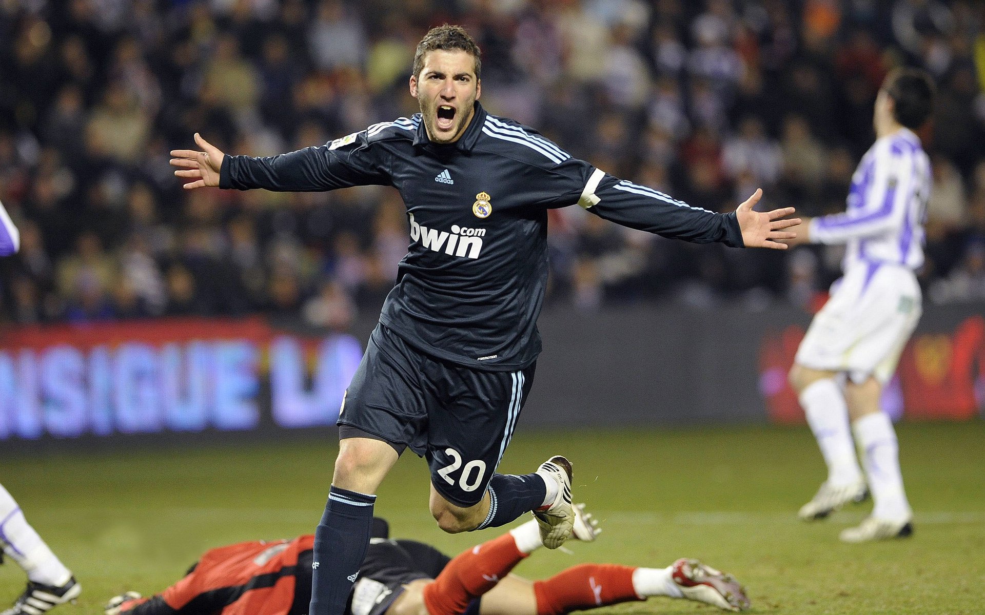 暗夜极速，格列兹曼在F1街道赛的降维打击